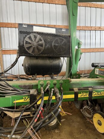 2005 JOHN DEERE 1770NT PLANTER - Image 4