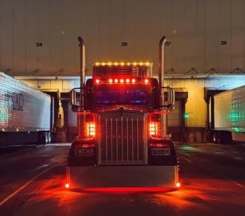 2019 KENWORTH W900L - Image 2