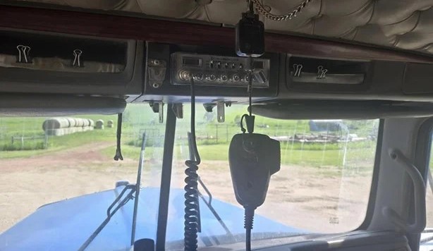 2007 Kenworth WB 900 - Image 9