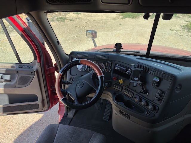 2017 Freightliner Cascadia Evolution semi trucks and a 2014 Wabash 53’ dry van trailer - Image 28