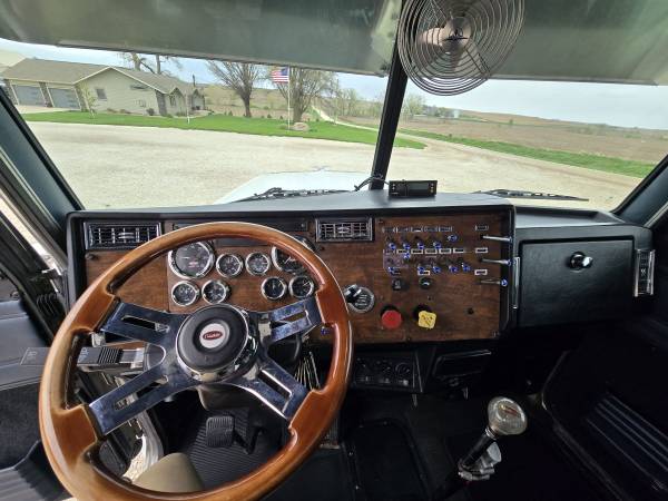 1999 Peterbilt 378 DayCab - Image 10