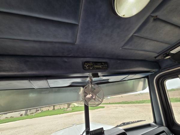1999 Peterbilt 378 DayCab - Image 13