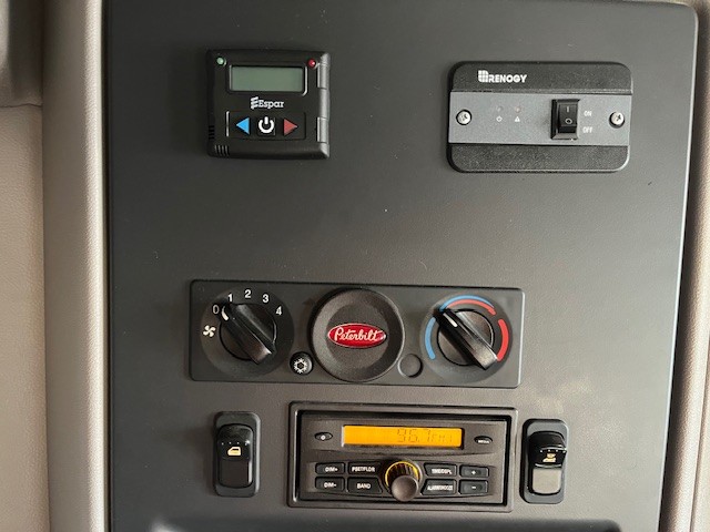 2024 PETERBILT 579 - Image 11