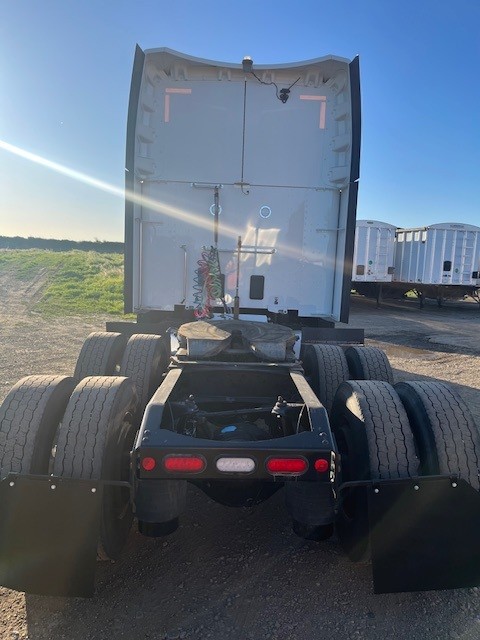 2024 PETERBILT 579 - Image 4