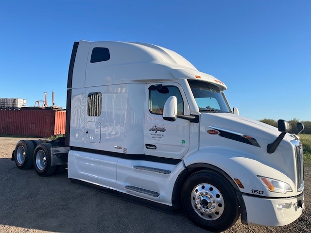 2024 PETERBILT 579 - Image 2