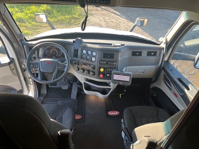 2024 PETERBILT 579 - Image 8