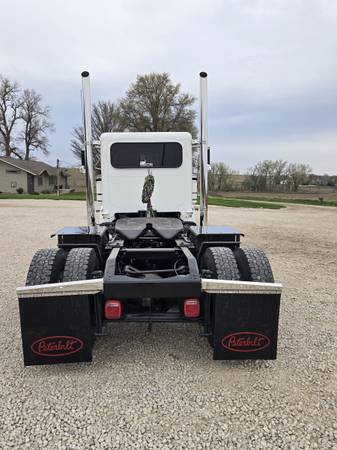 1999 Peterbilt 378 DayCab - Image 4