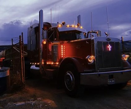 1993 Peterbilt 379 long hood - Image 3