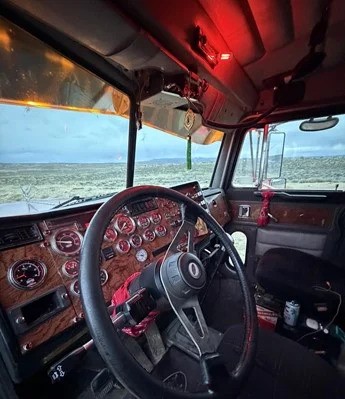 1993 Peterbilt 379 long hood - Image 4