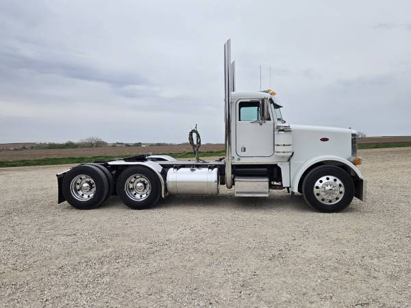 1999 Peterbilt 378 DayCab - Image 7