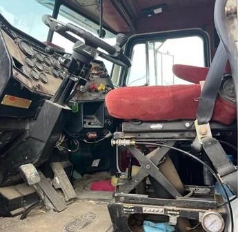1989 Peterbilt 377 - Image 8