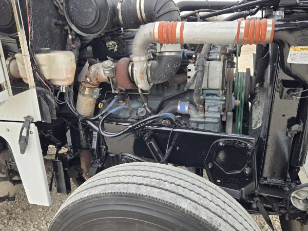 1999 Peterbilt 378 DayCab - Image 8