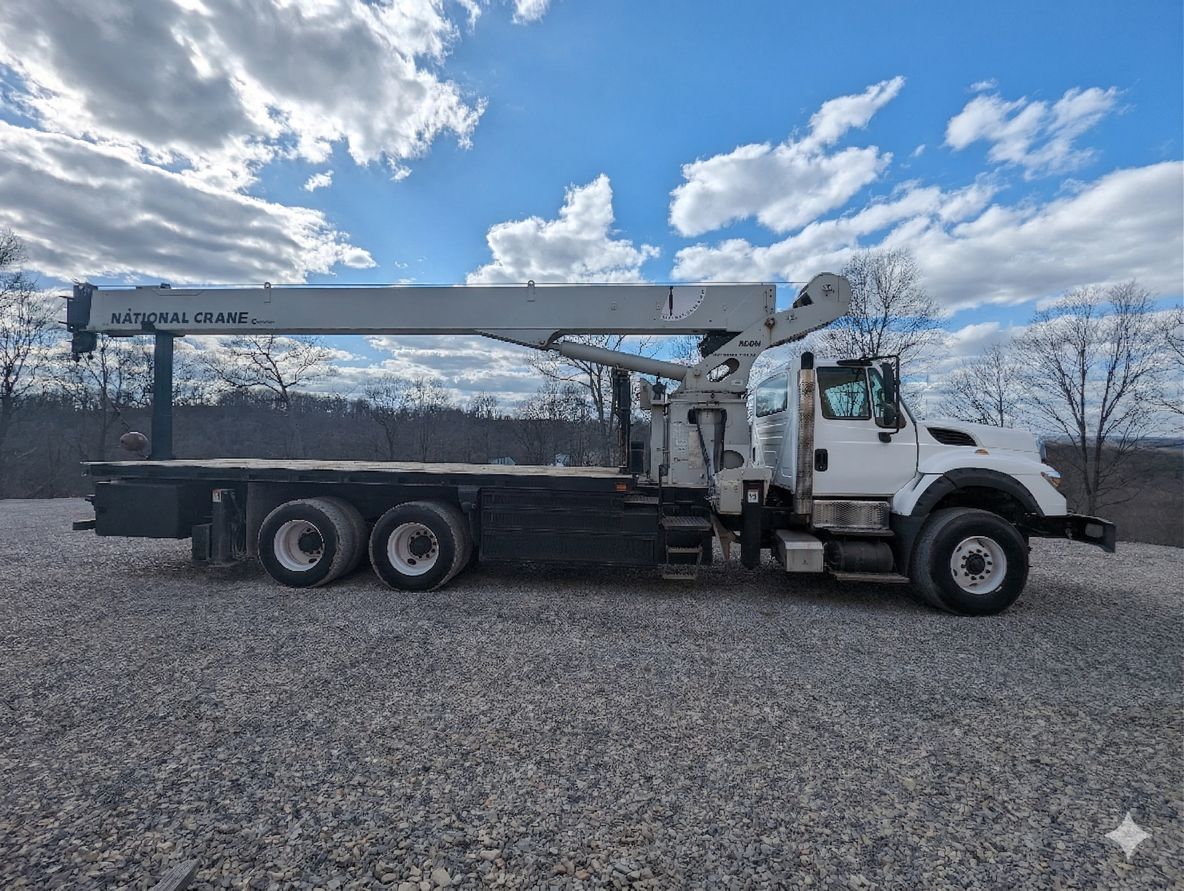 2011 National 9105H Boom Truck Crane - Image 7